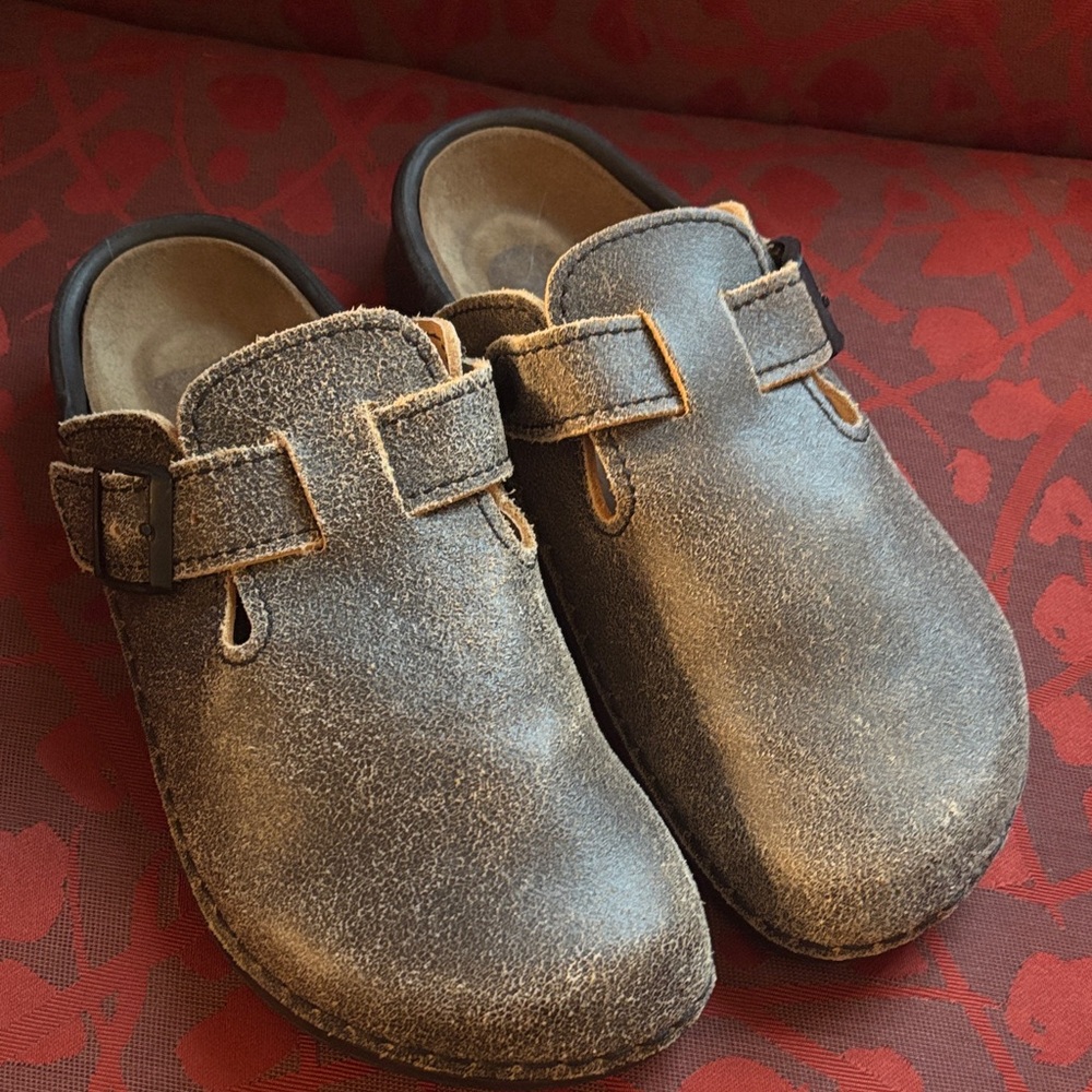 Birkenstock Gray leather Clogs with Buckle